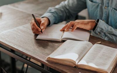 Lo que Elena G. de White dijo sobre el uso de la Biblia en la educación