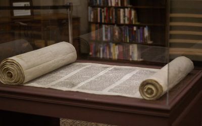 Qual é a História da Bíblia? Uma Visão Geral Completa