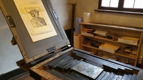 Old printing press An old printing press, representing Gutenberg's invention in the 1440s