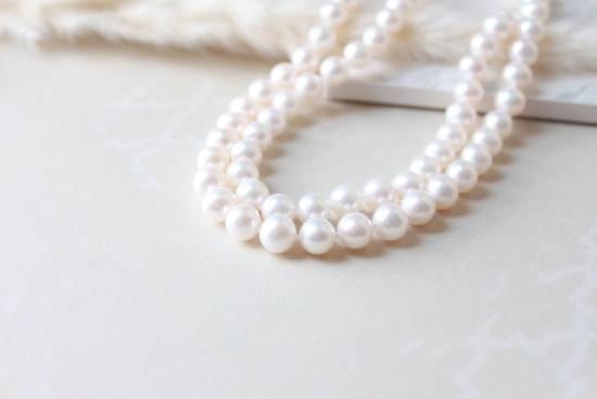 Beautiful pearl necklace A white pearl strand necklace.