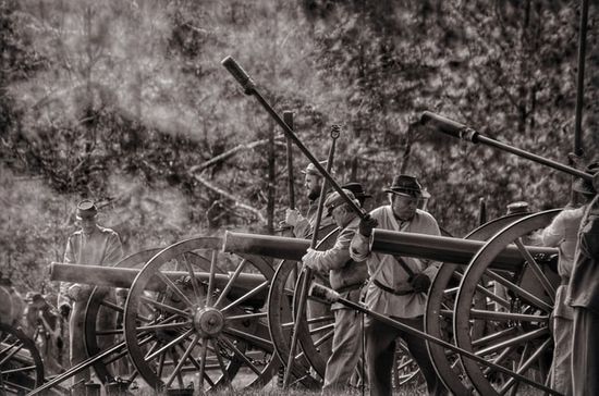 Soldiers A black and white photo of soldiers manning cannons.