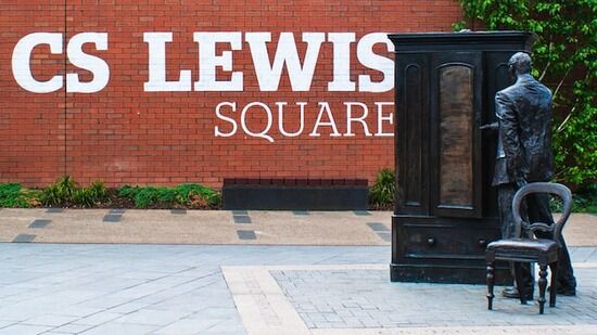A sculpture of C.S Lewis, a man whose life was changed when he accepted Jesus into his life