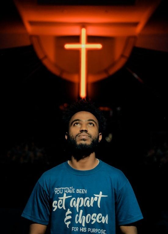 A man looking up at the cross and receiving forgiveness of sins from Jesus